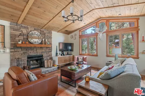 Living - 793 Rayo Ln, Big Bear Lake, CA 92315 photo 2 of 3