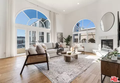 435 Arnaz Dr #304, Los Angeles, CA 90048