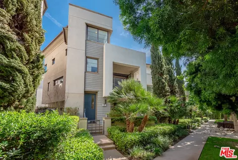 5821 N Lantern Ct, Playa Vista, CA 90094