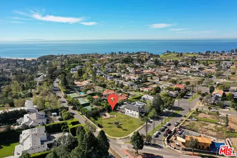 14800 Pampas Ricas Blvd, Pacific Palisades, CA 90272