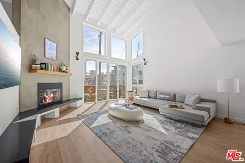 18 Privateer St #3, Marina Del Rey, CA 90292