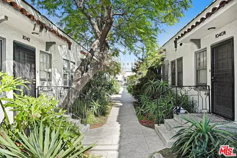 1038 W 57th St, Los Angeles, CA 90037
