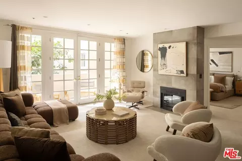 575 S Barrington Ave #204, Los Angeles, CA 90049