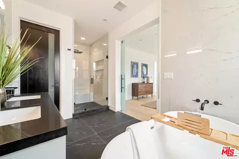 350 Mount Carmel Dr, Glendale, CA 91206 photo 17