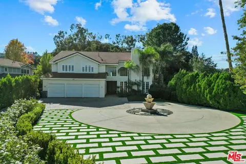 22241 Alizondo Dr, Woodland Hills, CA 91364