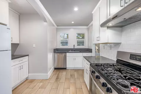 Kitchen - 1545 E 4th St, Long Beach, CA 90802 photo 4 of 4