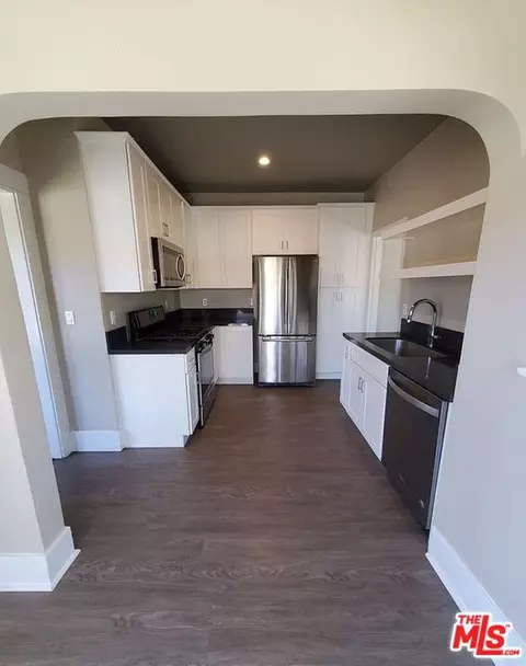Kitchen - 1545 E 4th St, Long Beach, CA 90802 photo 3 of 4