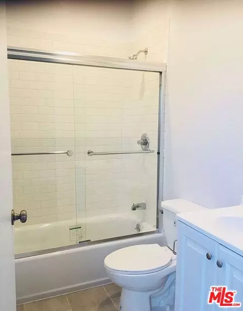 Bath - 1545 E 4th St, Long Beach, CA 90802 photo 2 of 4