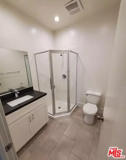 Bath - 1545 E 4th St, Long Beach, CA 90802 photo 3 of 4