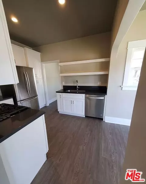 Kitchen - 1545 E 4th St, Long Beach, CA 90802 photo 2 of 4