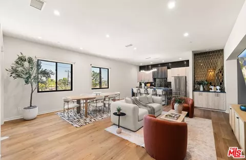 752 W 19th St #B, Costa Mesa, CA 92627