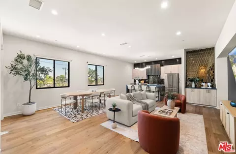 752 W 19th St #B, Costa Mesa, CA 92627
