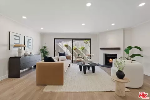 1807 10th St #4, Santa Monica, CA 90404