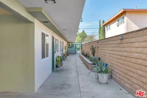 Exterior - 6522 Bear Ave, Bell, CA 90201 photo 2 of 4