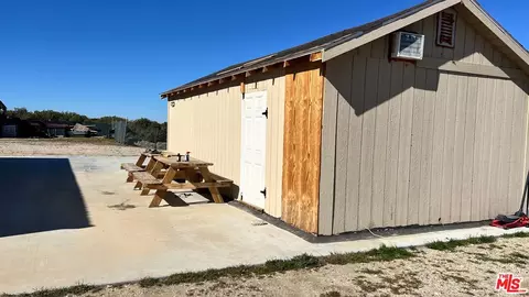 200 Avenue Y 8, Llano, CA 93544 photo 4
