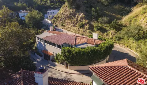 6970 La Presa Dr, Los Angeles, CA 90068