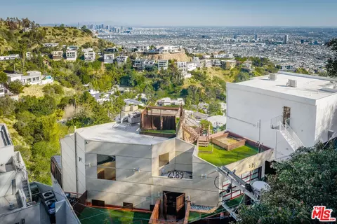 2189 Sunset Plaza Dr, West Hollywood, CA 90069
