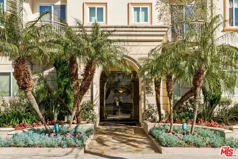 132 S Maple Dr #101, Beverly Hills, CA 90212