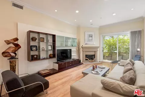 132 S Maple Dr #101, Beverly Hills, CA 90212