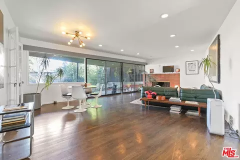 3765 Arbolada Rd, Los Angeles, CA 90027