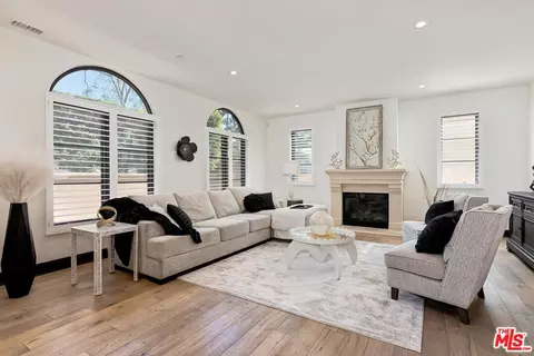 10523 Ashton Ave #101, Los Angeles, CA 90024