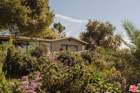 9550 Wheatland Ave, Sunland, CA 91040