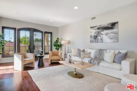 1414 S Beverly Glen Blvd #301, Los Angeles, CA 90024