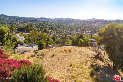 5015 Calatrana Dr, Woodland Hills, CA 91364