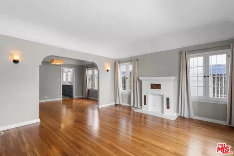 327 Ogden Dr, Los Angeles, CA 90036