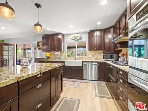 Kitchen - 670 Tranquil Ln, Simi Valley, CA 93065 photo 3 of 6
