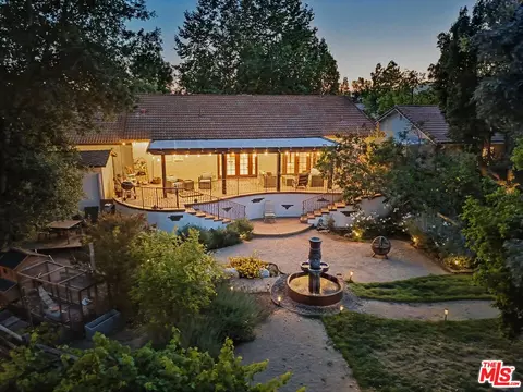 670 Tranquil Ln, Simi Valley, CA 93065 photo 2
