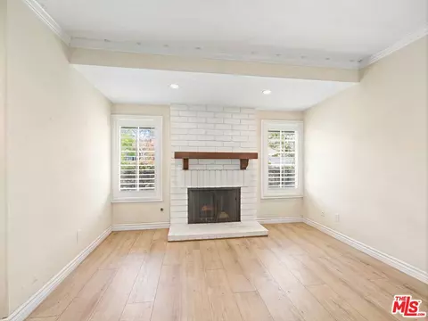 Living - 670 Tranquil Ln, Simi Valley, CA 93065 photo 5 of 8