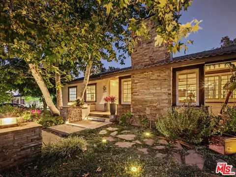 670 Tranquil Ln, Simi Valley, CA 93065