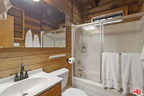 Bath - 36880 E Benton Rd, Temecula, CA 92592 photo 6 of 6