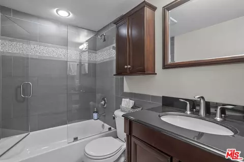 Bath - 36880 E Benton Rd, Temecula, CA 92592 photo 4 of 6