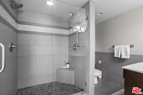Bath - 36880 E Benton Rd, Temecula, CA 92592 photo 3 of 6