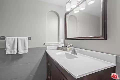 Bath - 36880 E Benton Rd, Temecula, CA 92592 photo 2 of 6