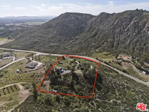 View/Area - 36880 E Benton Rd, Temecula, CA 92592 photo 9 of 10