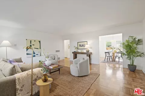 5345 Village Grn, Los Angeles, CA 90016