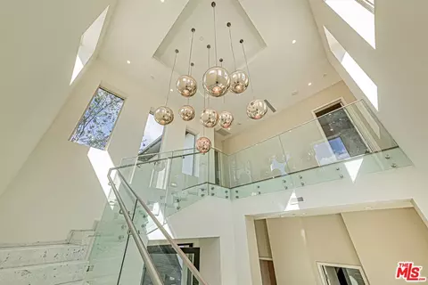 310 N Lucerne Blvd, Los Angeles, CA 90004