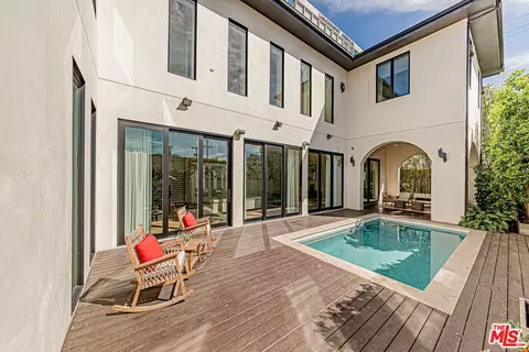 310 N Lucerne Blvd, Los Angeles, CA 90004