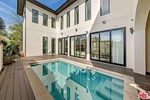 310 N Lucerne Blvd, Los Angeles, CA 90004