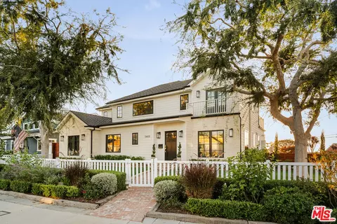 7403 Stewart Ave, Los Angeles, CA 90045