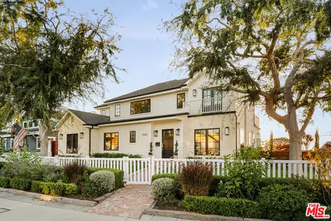 7403 Stewart Ave, Los Angeles, CA 90045