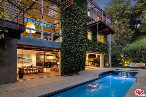 562 Stassi Ln, Santa Monica, CA 90402