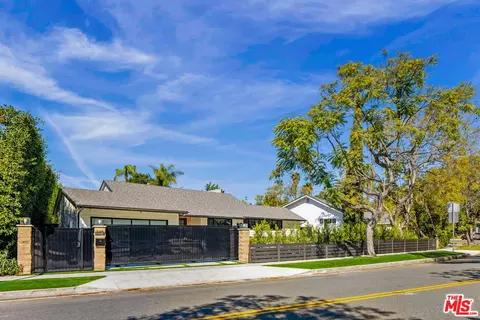 1413 Allenford Ave, Los Angeles, CA 90049