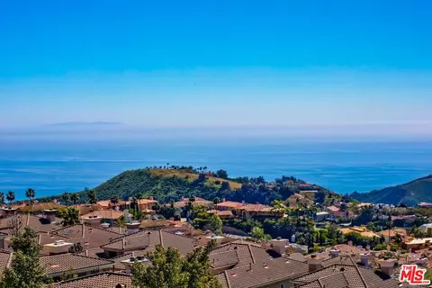 1648 Chastain Pkwy, Pacific Palisades, CA 90272