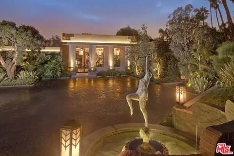 107 Delfern Dr, Los Angeles, CA 90077