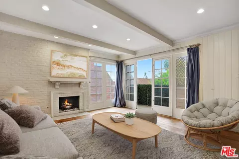 1260 S Beverly Glen Blvd #304, Los Angeles, CA 90024