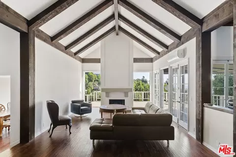 1478 Sunset Plaza Dr, Los Angeles, CA 90069